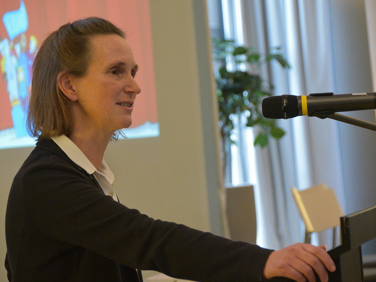 Mirjam Kruppa hält das Grußwort