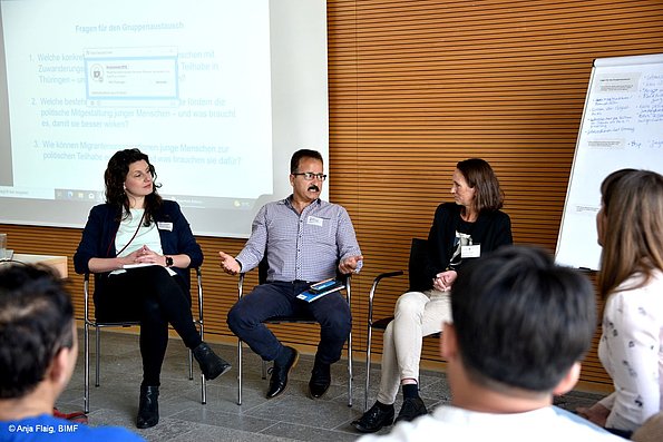 MO VA 17.05.2025 Gesprächsrunde mehrere Personen sitzend