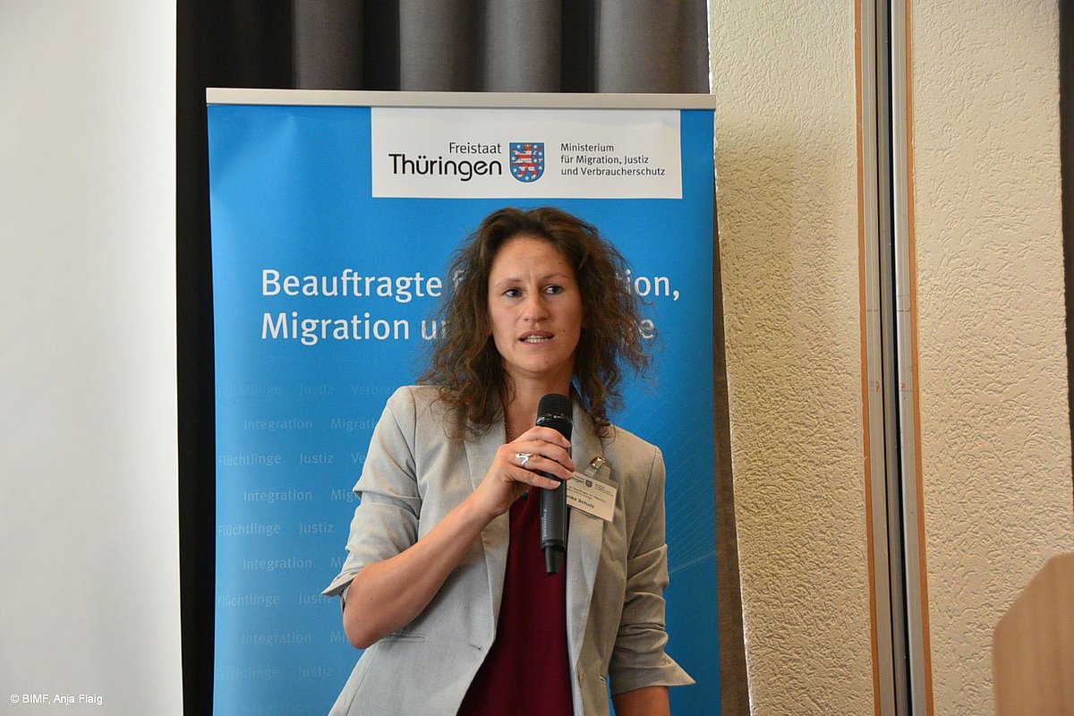 Referentin vor BIMF Roll Up