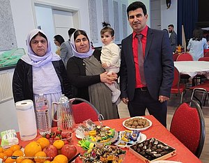 Herr Murad und Gäste