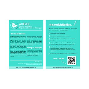 Flyer Aufruf #menschlichbleiben schwarze und weiße Schrift auf türkisem Hintergrund, QR Code
