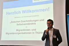 Referent Batoor vor Präsentation