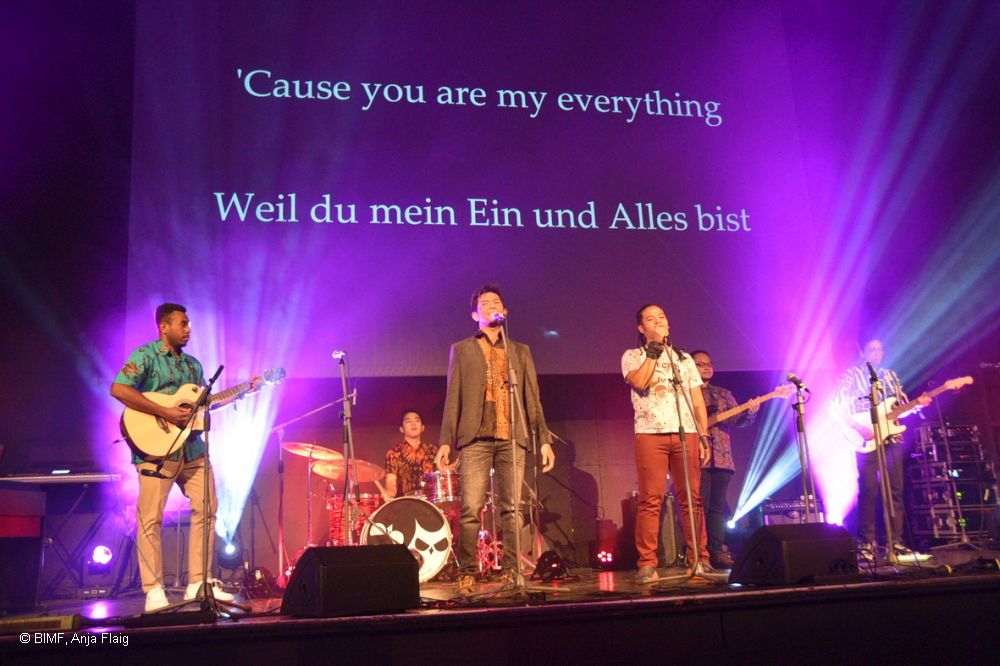 Band im Scheinwerferlicht