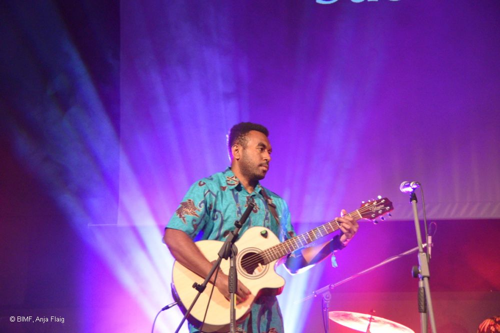 Gitarist im Scheinwerferlicht