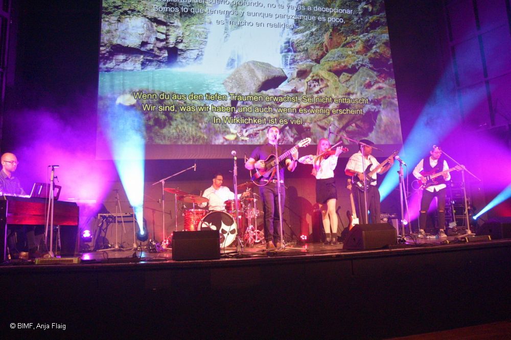 Band im Scheinwerferlicht