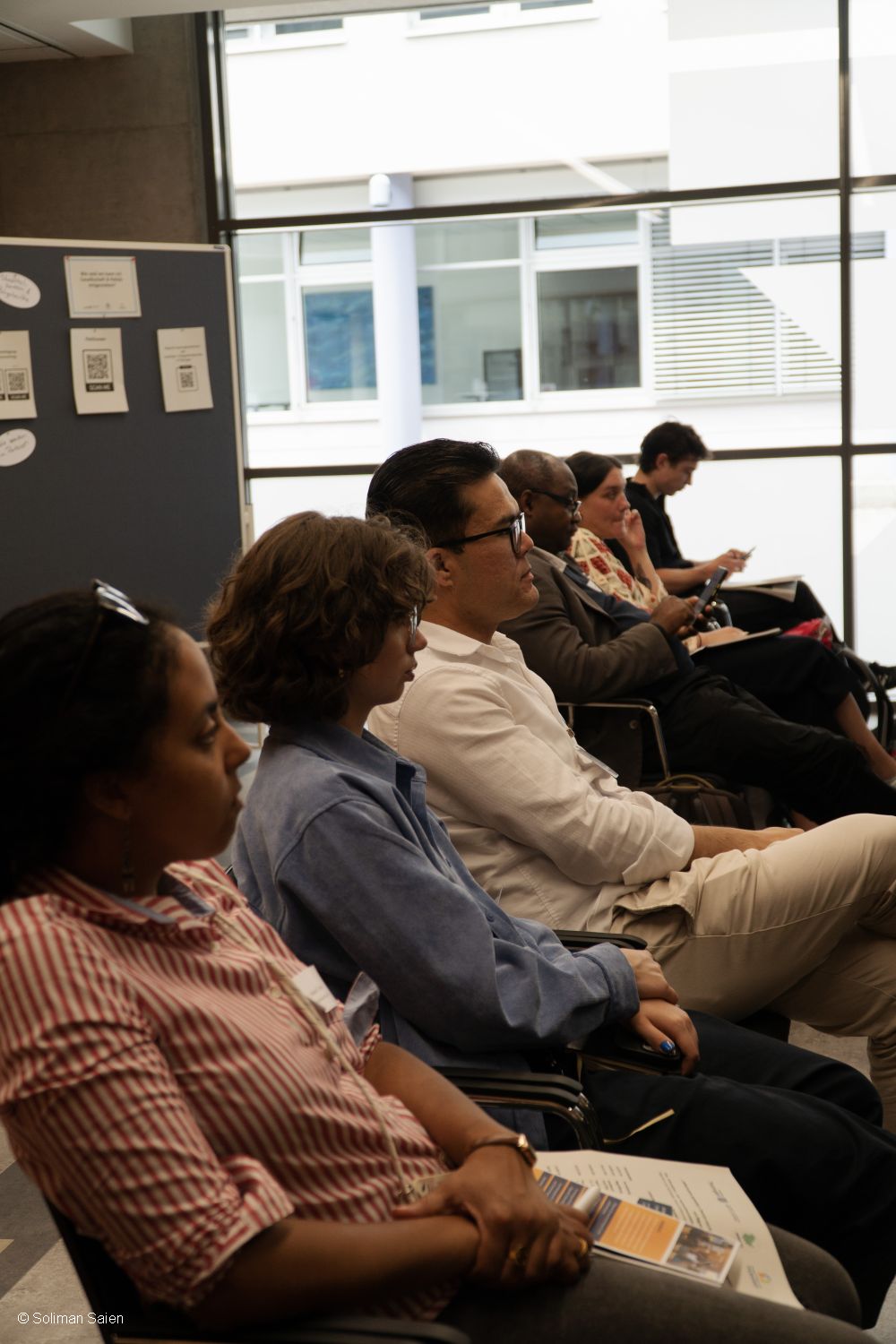 Veranstaltung politische Teilhabe 06.06.2024 - mehrere Personen, Publikum, sitzend, seitlich fotografiert